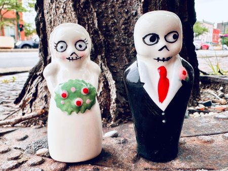 Newlydead Salt & Pepper Shakers Set Discount